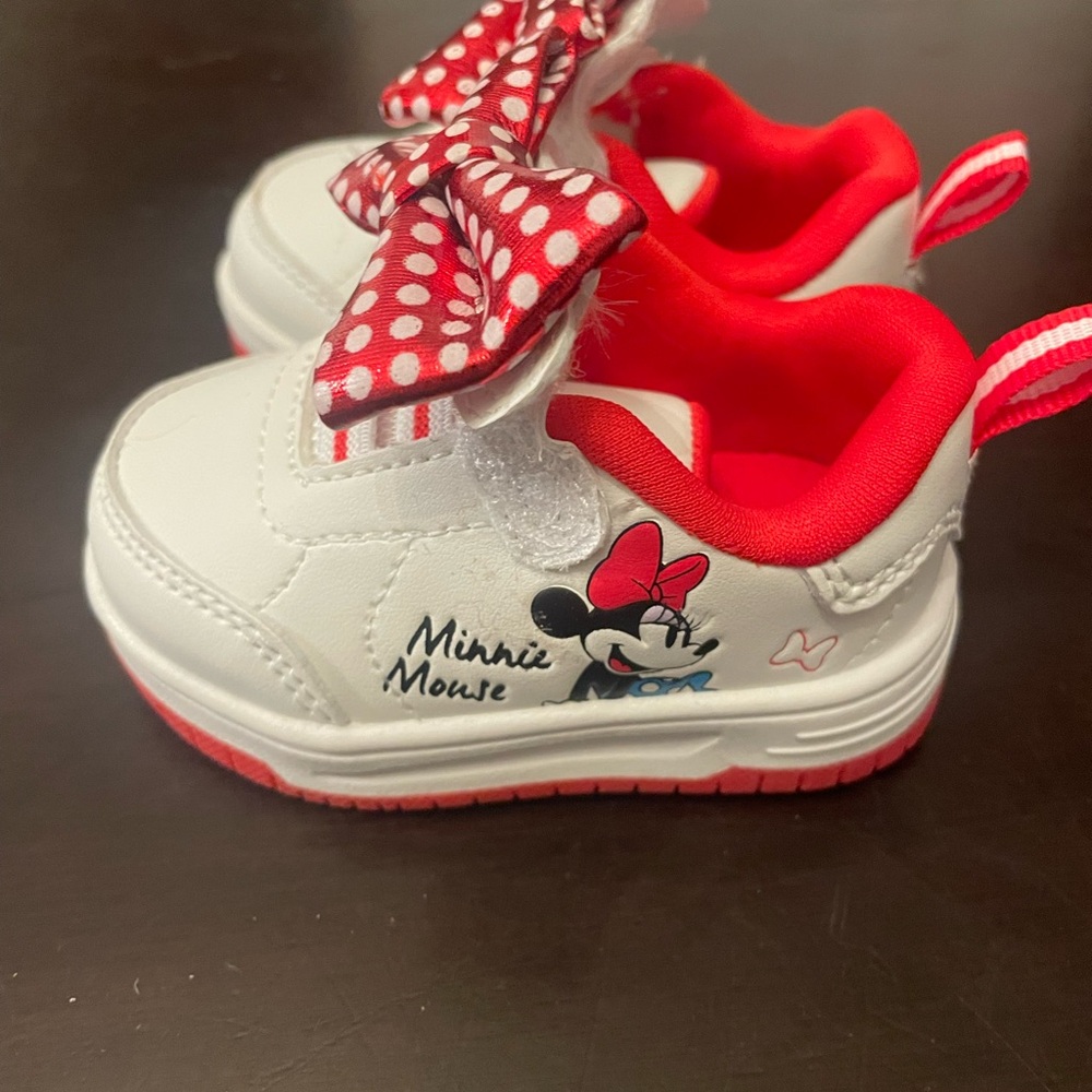 Disney Baby shoes Minnie Mouse Bow size 2
